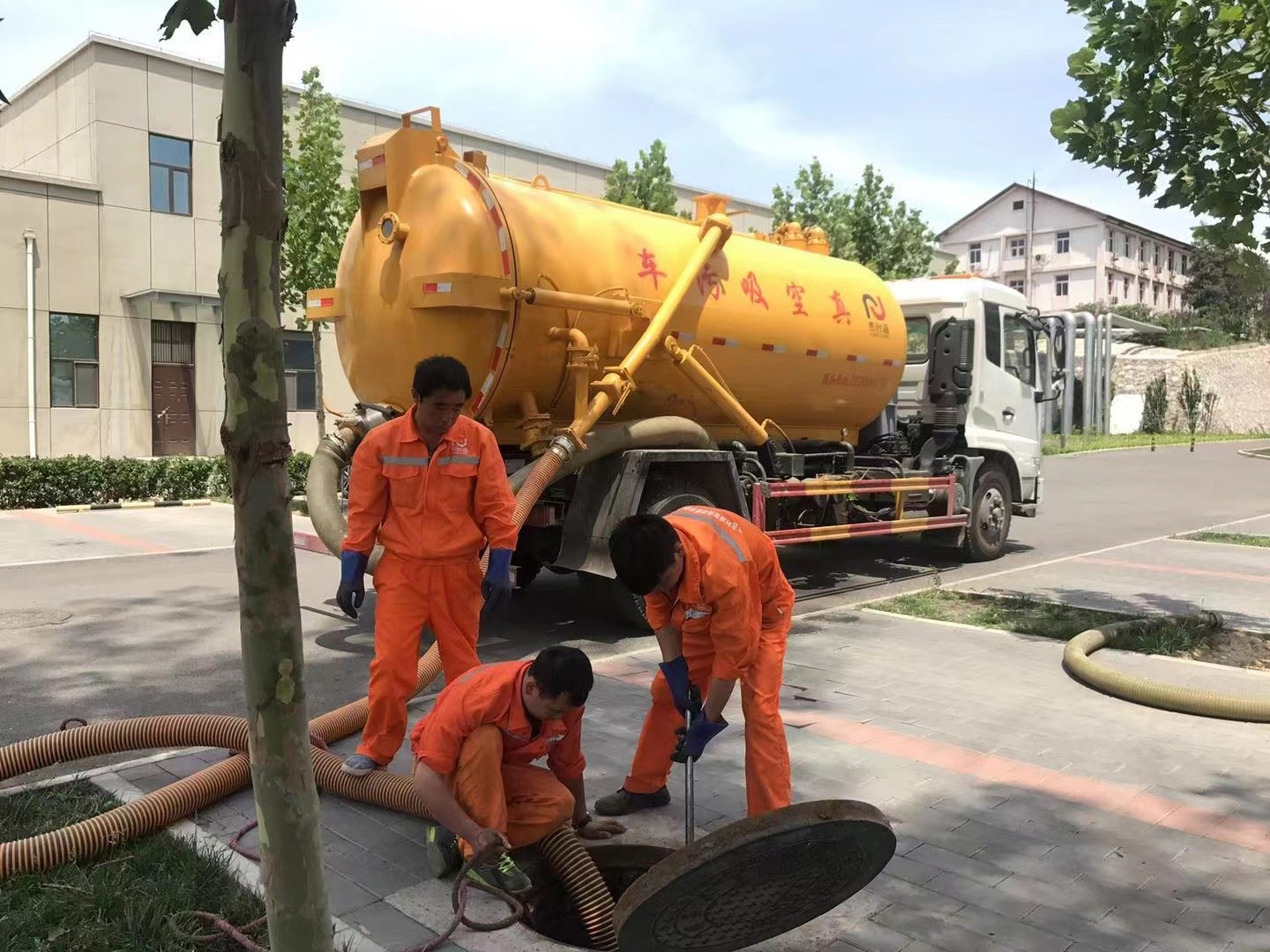 滨江化粪池清理与5-8吨吸粪车施工效率分析